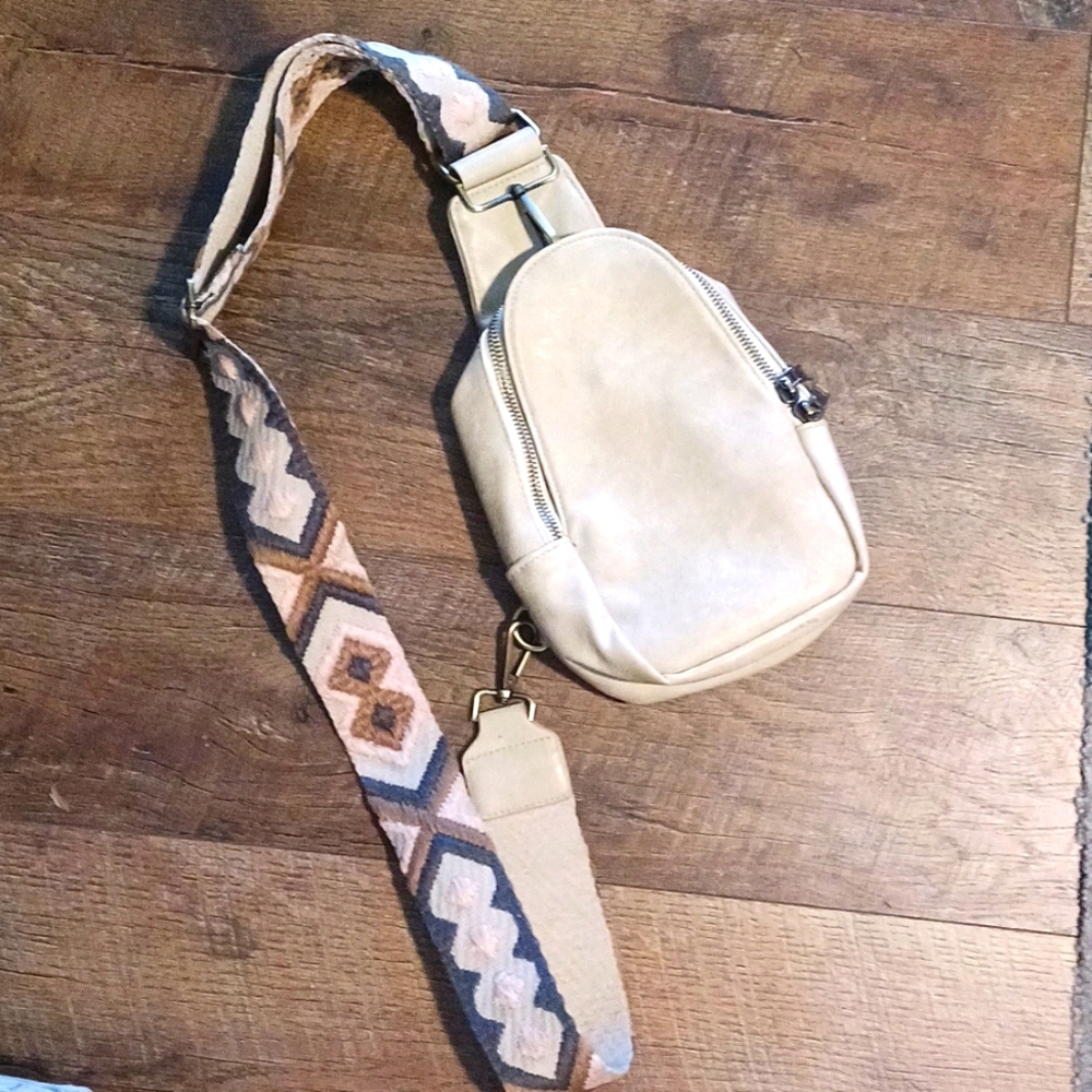 Sling cross body Bag vegan leather 🌸